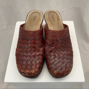 BASS woven clogs